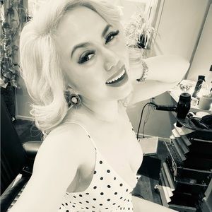 Meet your Posher, Rina